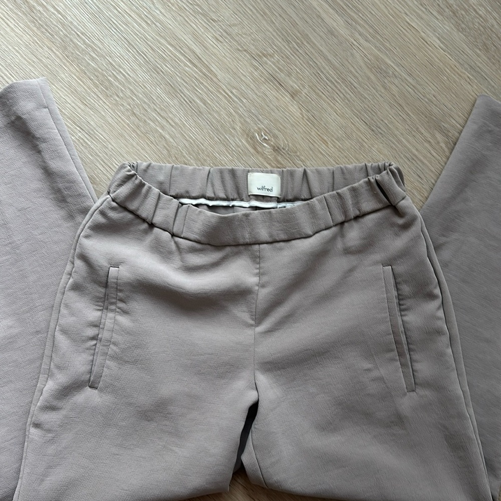 ARITZIA WILFRED TAN CROPPED DRESS PANTS. SIZE 4- SAND BEIGE, PRE LOVED LIKE NEW*